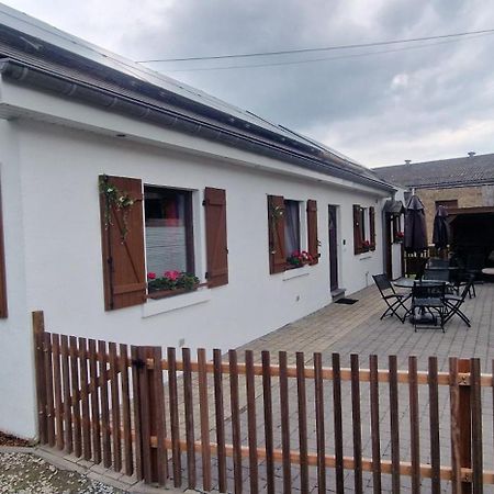 マルメディ La Petite Suisse Bed & Breakfast エクステリア 写真